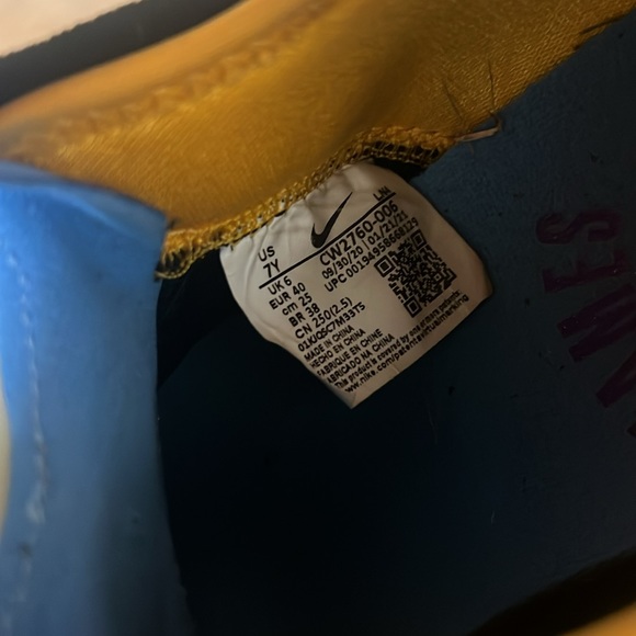 Nike Basketball Shoes - Picture 6 of 6